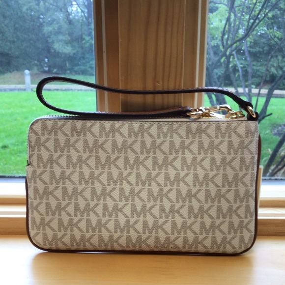 🍂 MK Wristlet - Picture 3 of 6